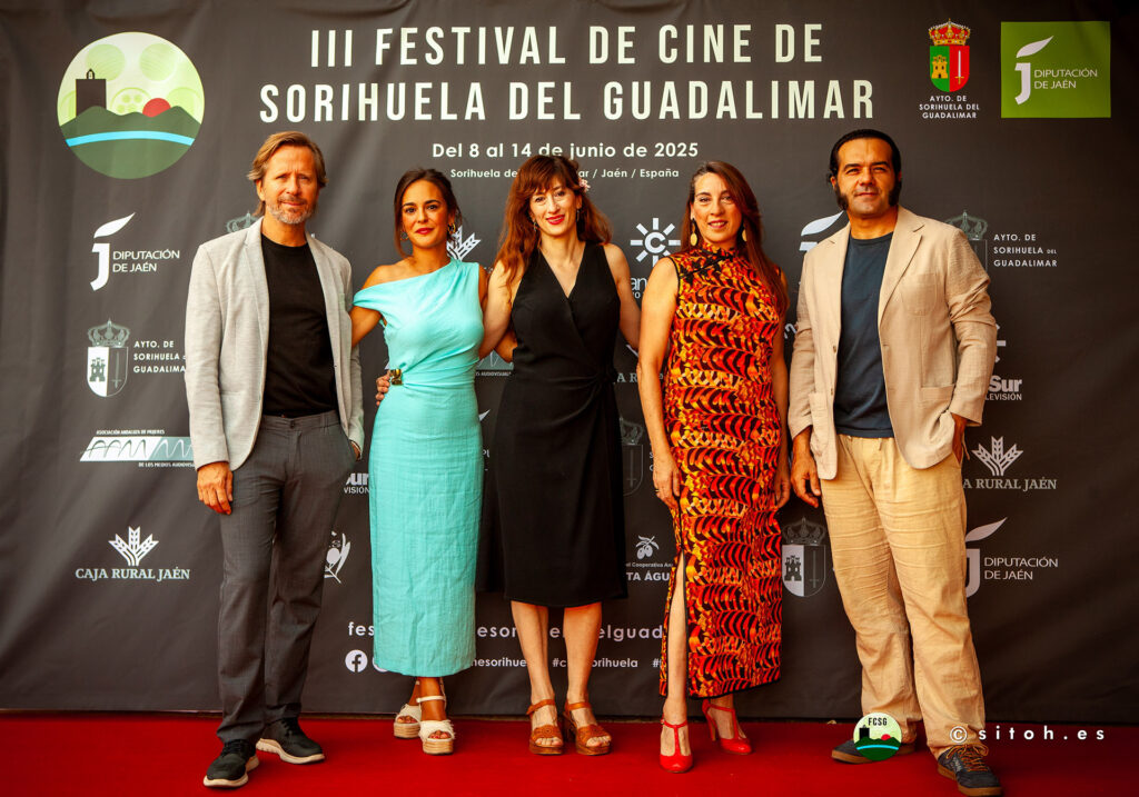 Equipo de "Sembrando sueños" con Amada Santos
