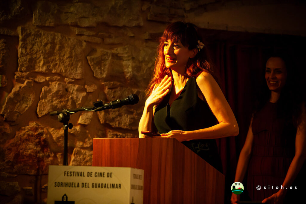 La directora Amada Santos