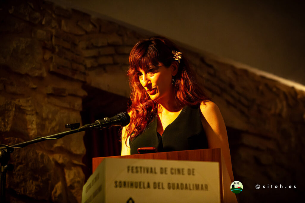 La directora Amada Santos