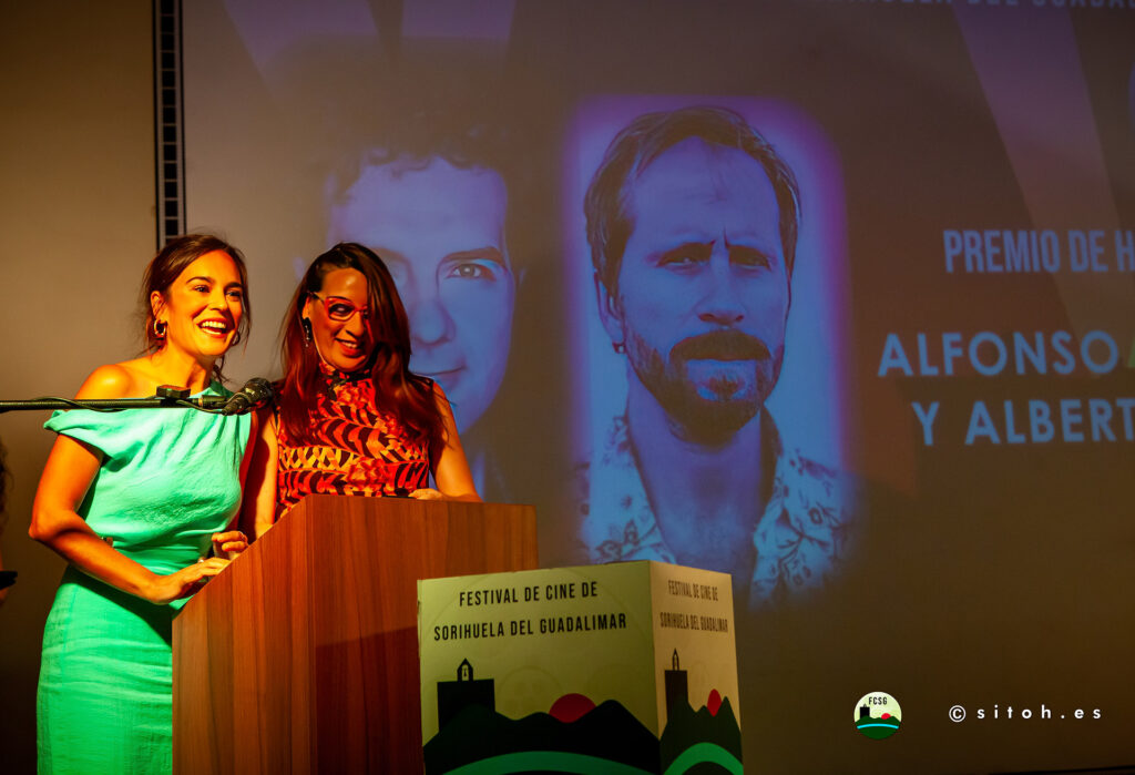 Carmen Canivell y Antonia Gómez presentan a los premiados