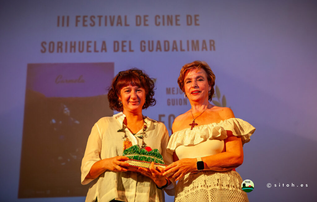 Mejor Guion: HELENA SÁNCHEZ, por Carmela