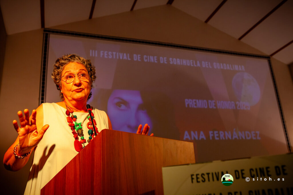 Rosario Pardo presenta a la Premio de Honor 2025, Ana Fernández