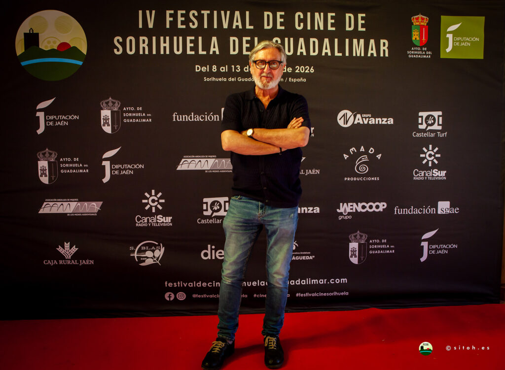 Sebastián Haro presentando POR LAS VENAS