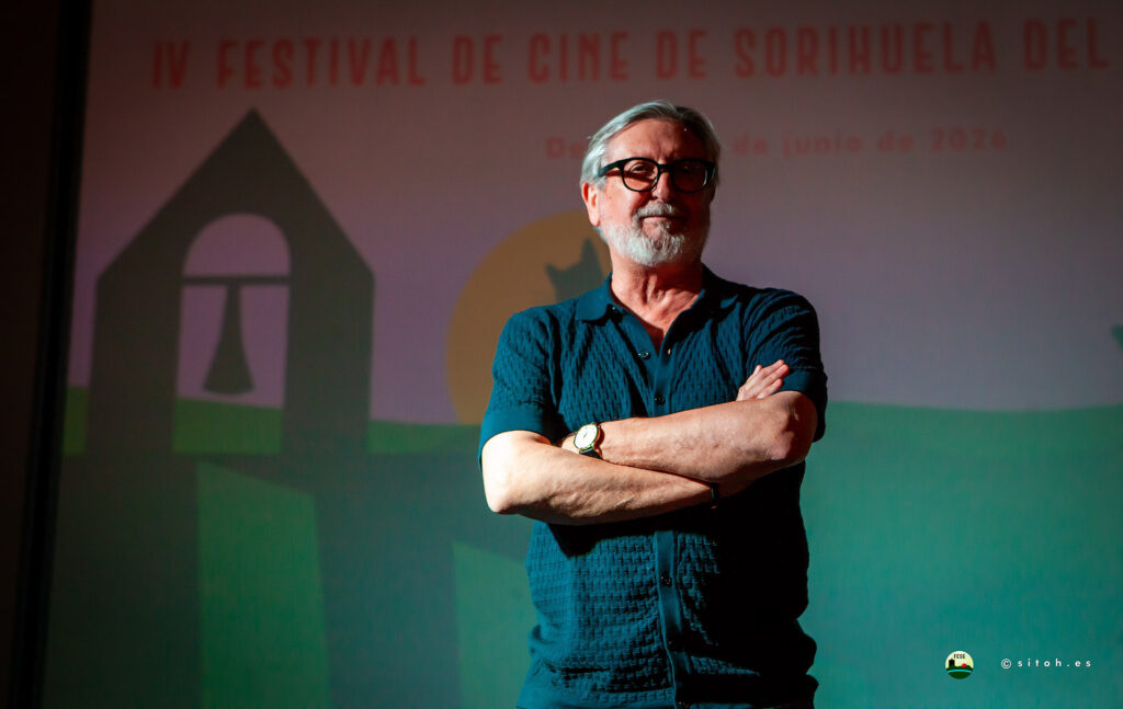 Sebastián Haro presentando POR LAS VENAS