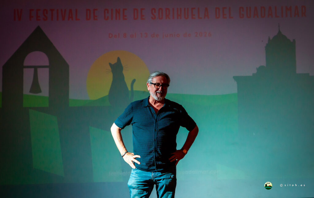 Sebastián Haro presentando POR LAS VENAS